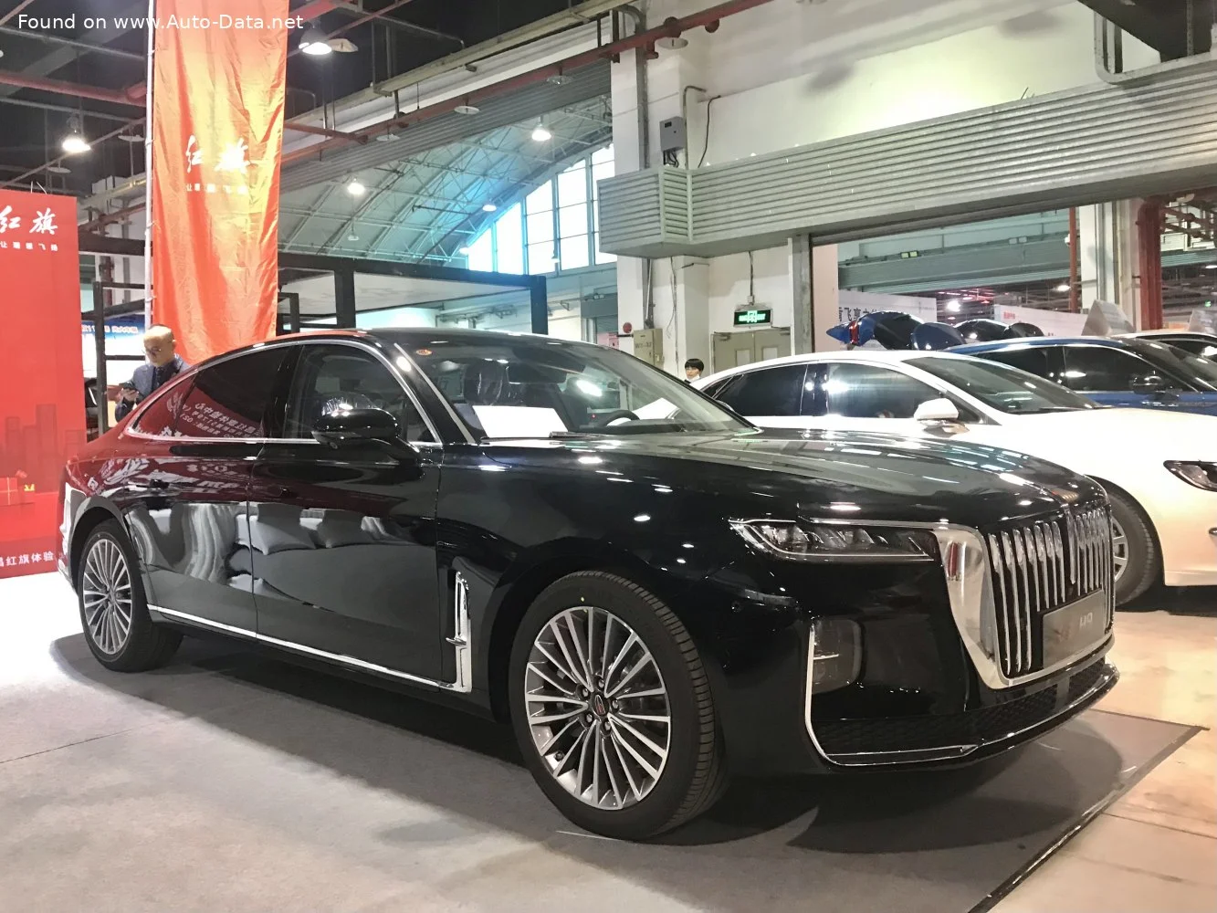 Hongqi H9 2.0T (252 Hp) Mild Hybrid DCT2020 - 2024 thumbnail 2