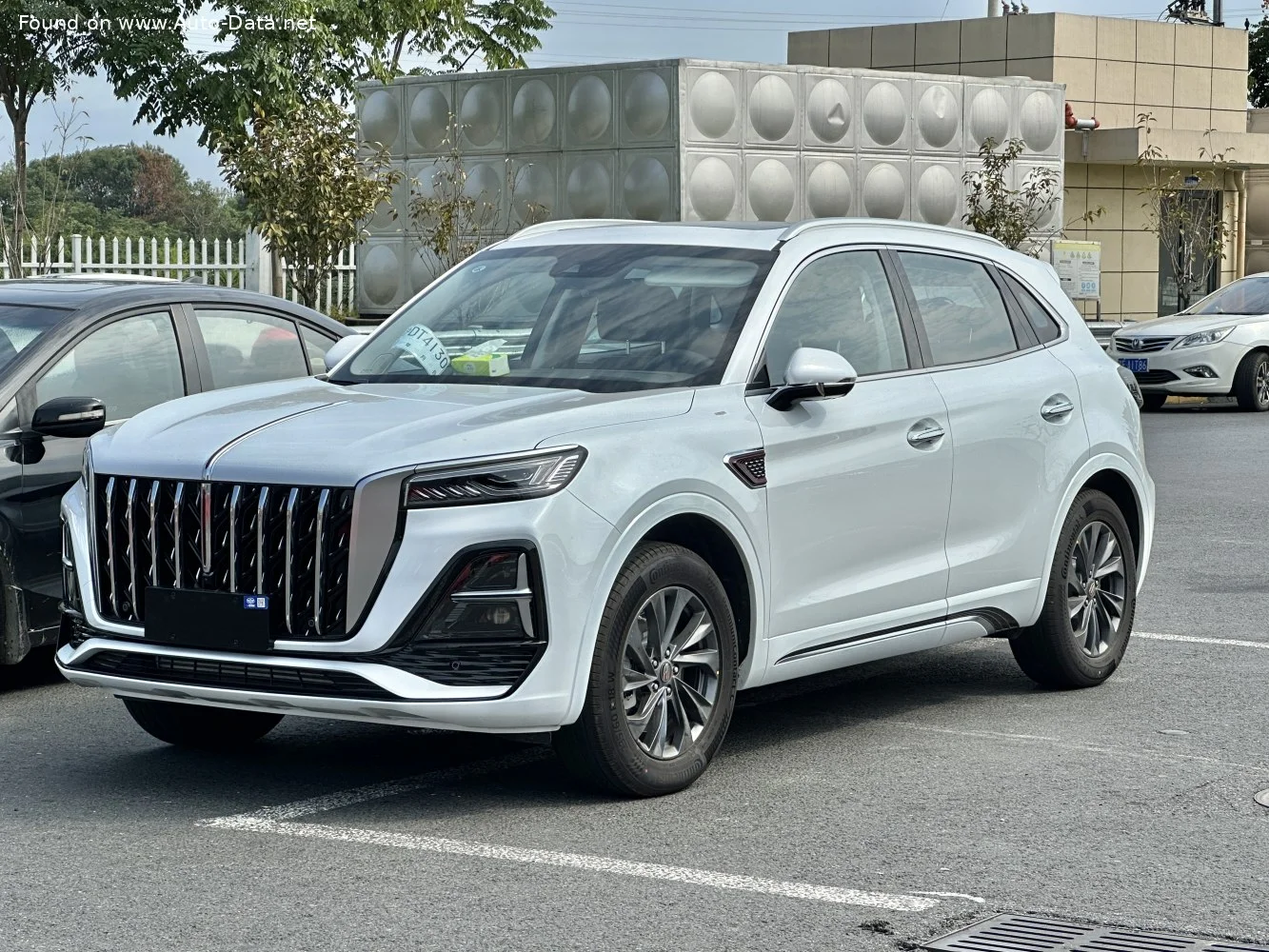 Hongqi HS5 2.0T (252 Hp) 4WD Automatic2023 - - 1