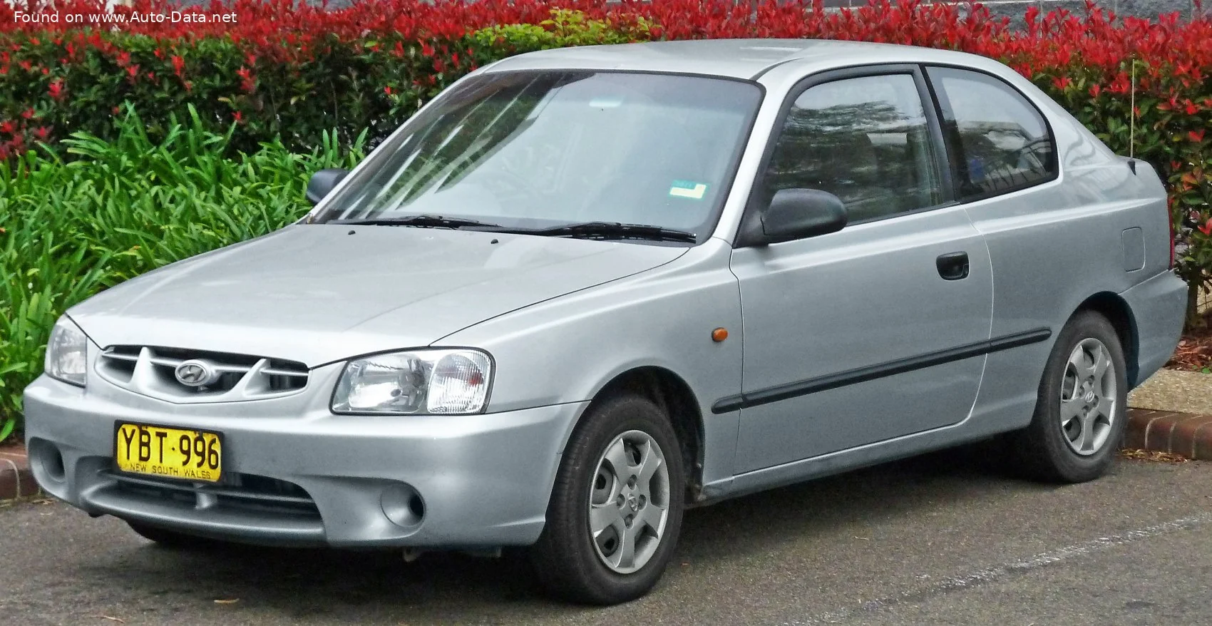 Hyundai Accent 1.3 i 12V (75 Hp)2000 - 2003 thumbnail 5