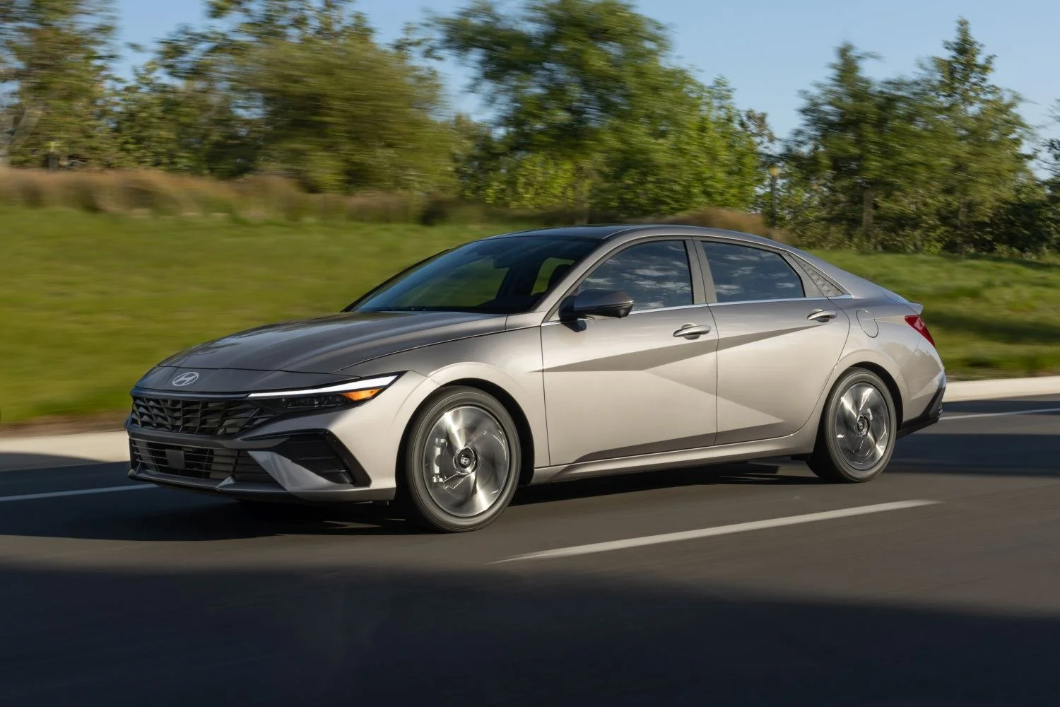 Hyundai Elantra 1.6 GDI (139 Hp) Hybrid DCT2023 - - 1