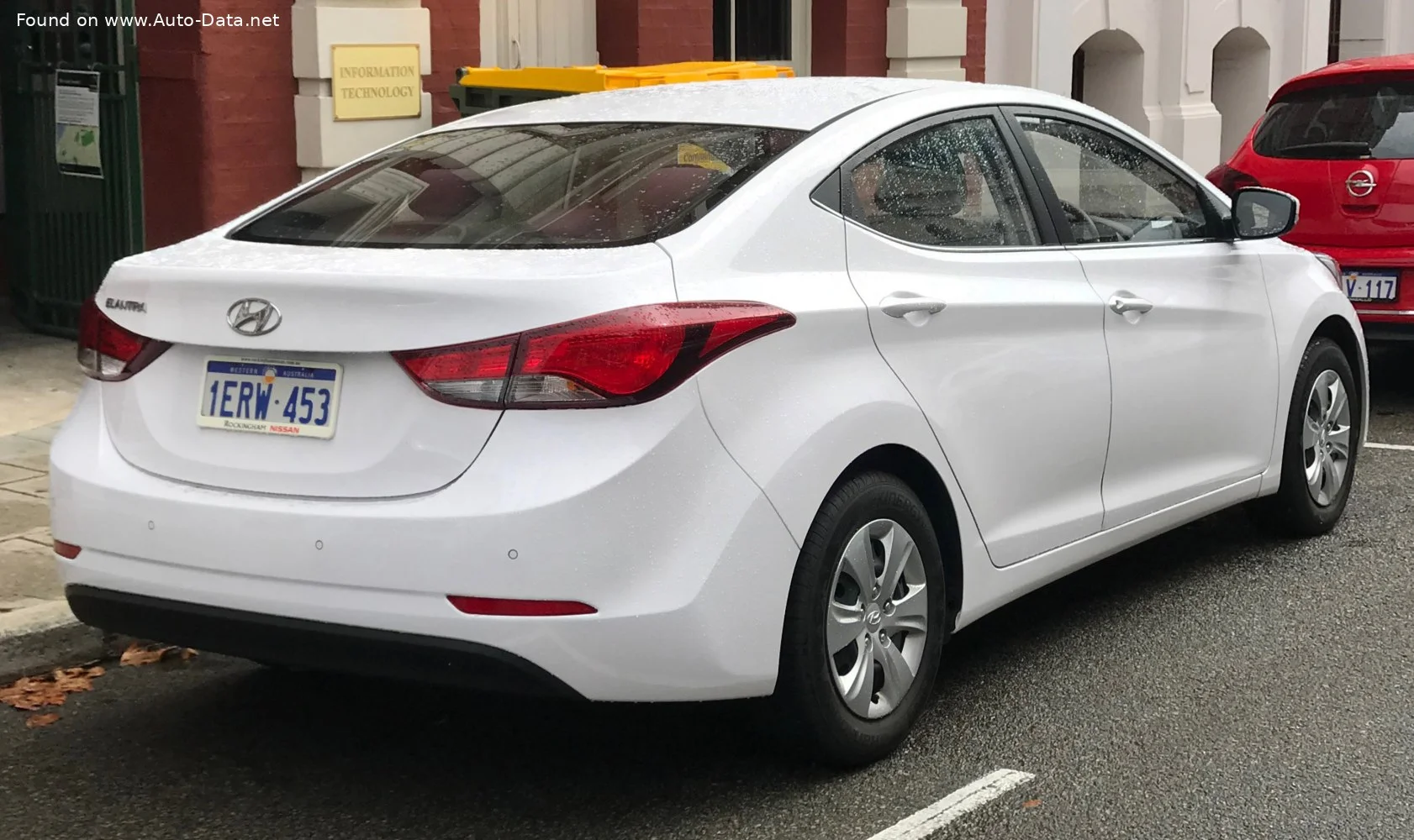 Hyundai Elantra 1.8 (150 Hp) Automatic2013 - 2015 thumbnail 2