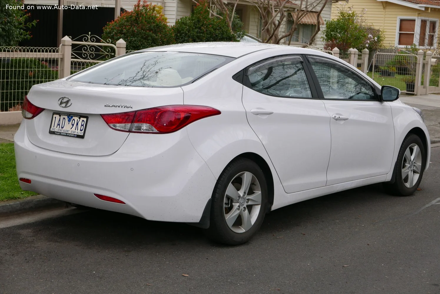 Hyundai Elantra 1.8 (148 Hp)2010 - 2013 thumbnail 5