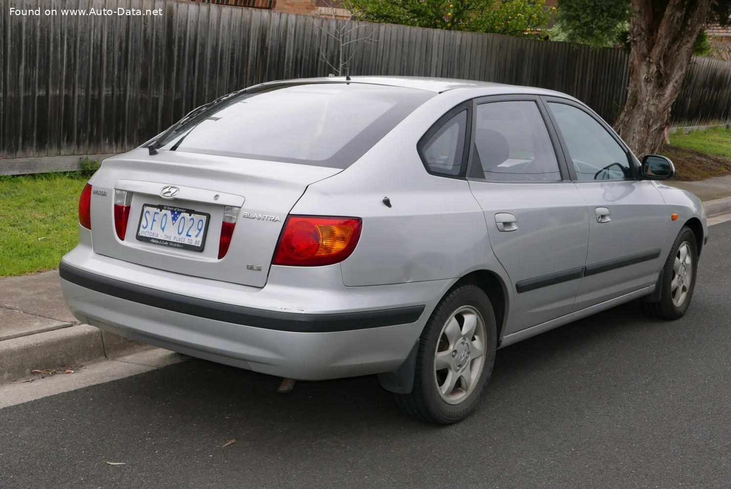 Hyundai Elantra 1.6 (107 Hp)2000 - 2006 thumbnail 2