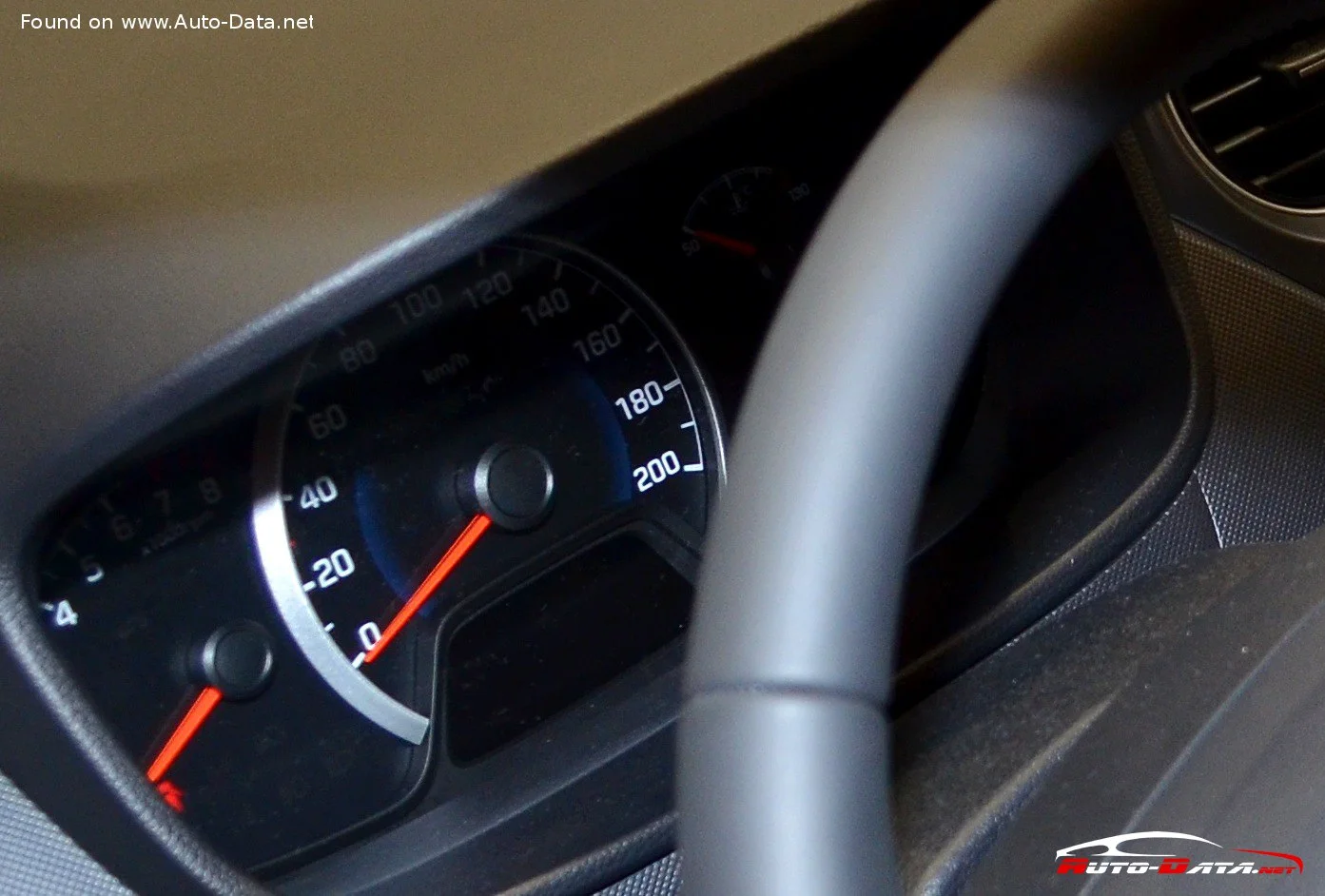 Hyundai i10 1.0 16V (67 Hp)2013 - 2016 thumbnail 8