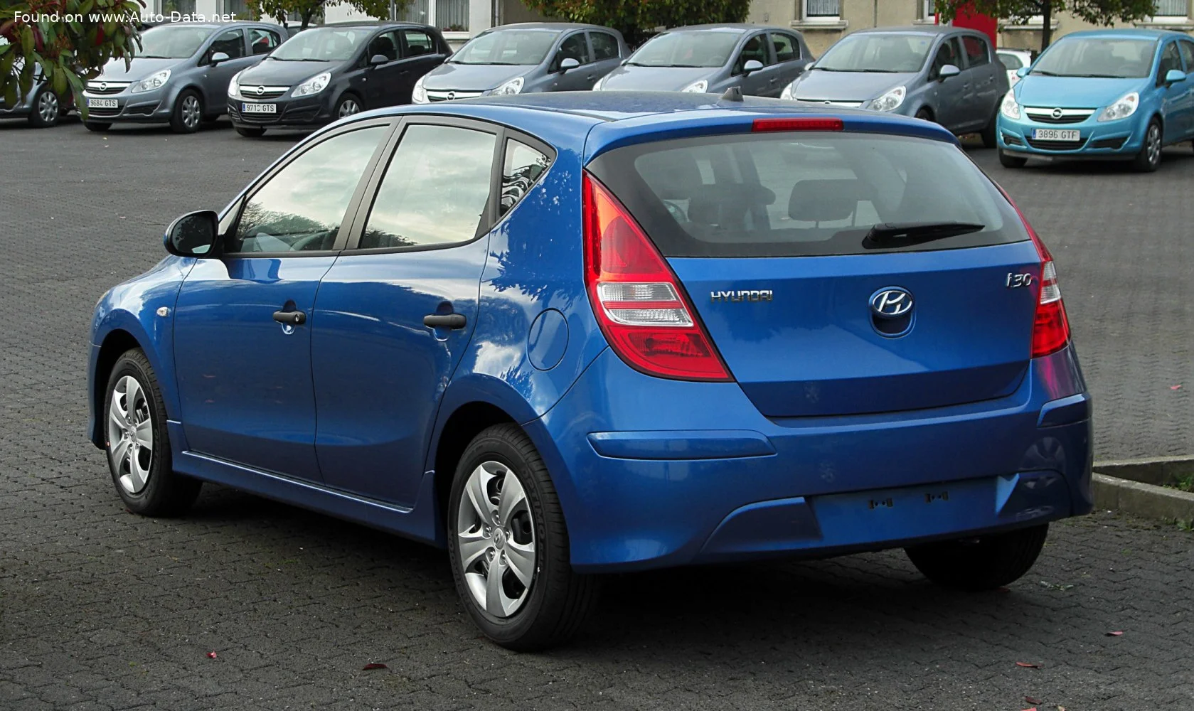 Hyundai i30 1.4 (109 Hp)2010 - 2012 thumbnail 2