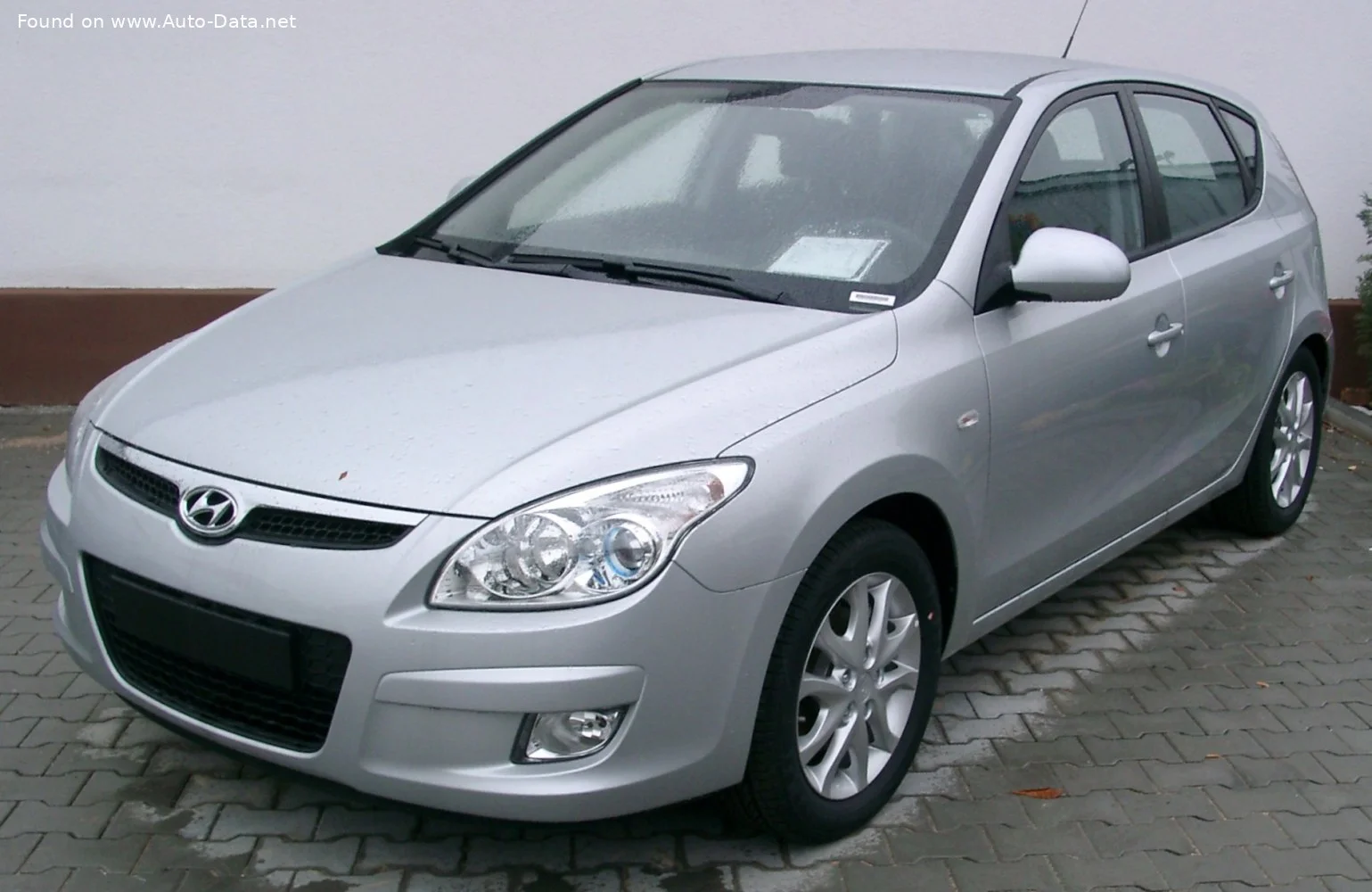 Hyundai i30 1.4 (109 Hp)2008 - 2010 thumbnail 2