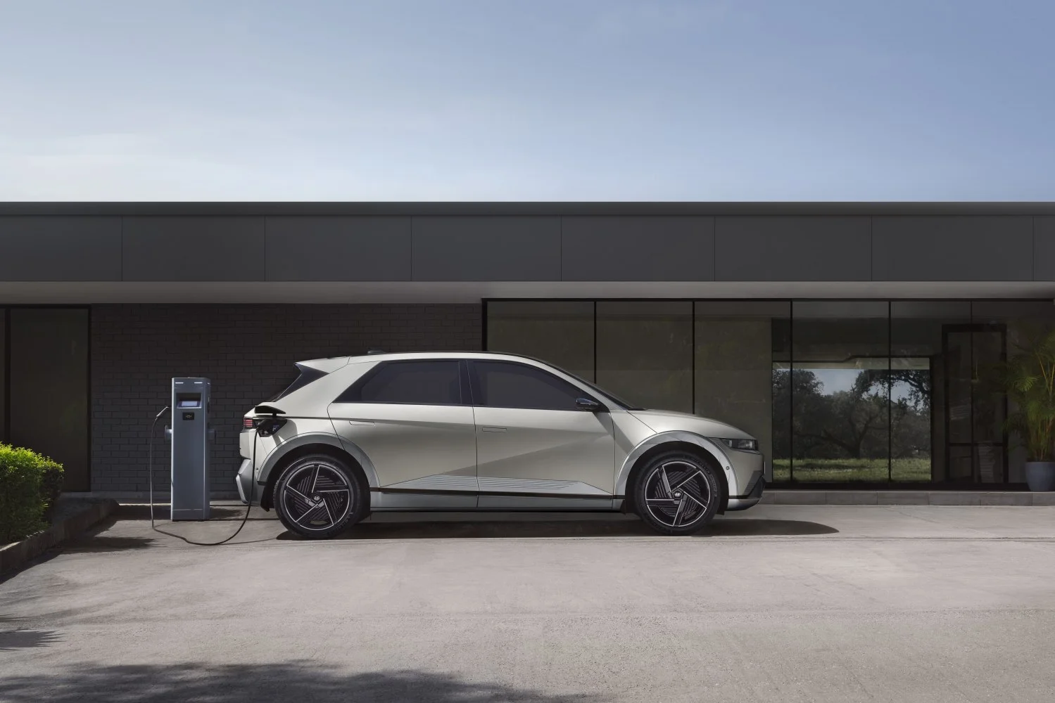 Hyundai IONIQ 5 Long Range 84 kWh (229 Hp) Electric2024 - thumbnail 3