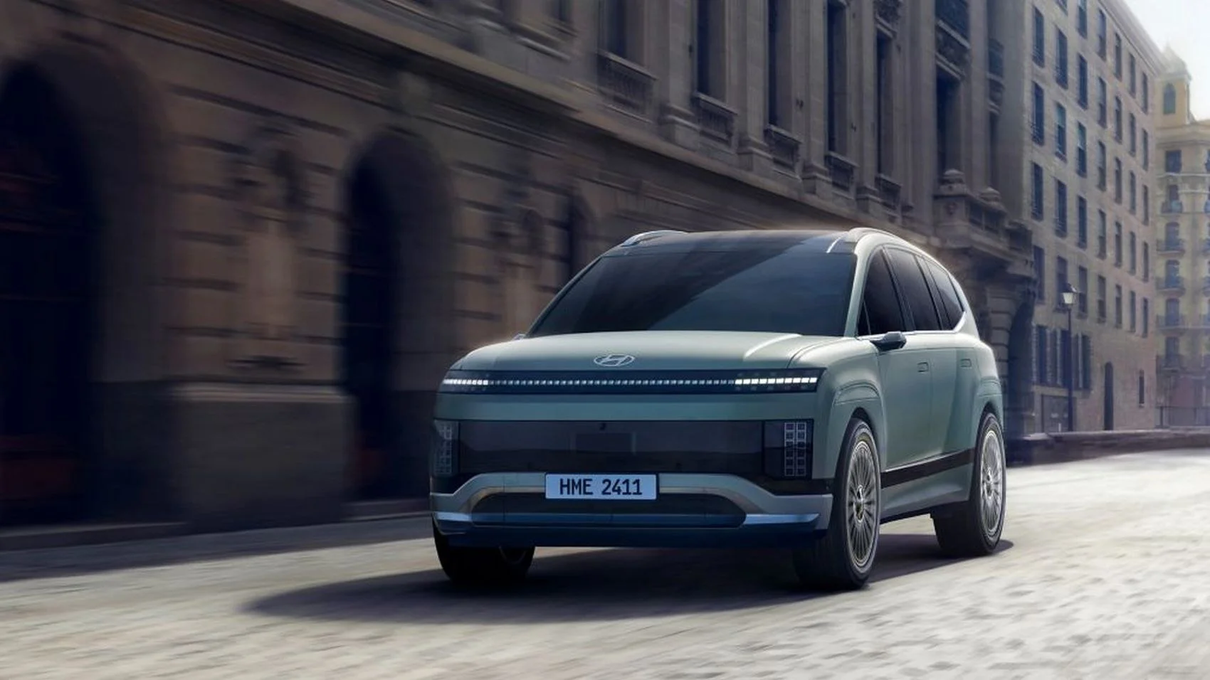 Hyundai IONIQ 9 Long Range 110.3 kWh (218 Hp)2025 - - 1