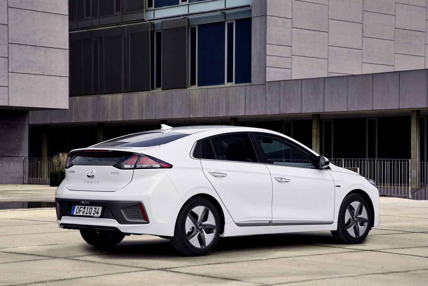 Hyundai IONIQ 1.6 GDI (141 Hp) Hybrid DCT2019 - 2022 thumbnail 2