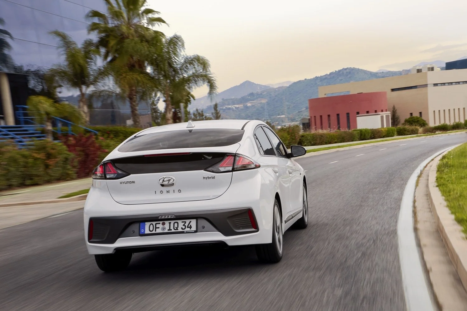Hyundai IONIQ 1.6 GDI (141 Hp) Hybrid DCT2019 - 2022 thumbnail 17
