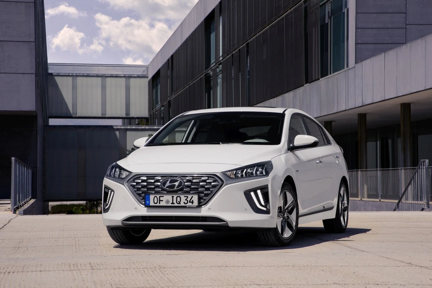 Hyundai IONIQ 1.6 GDI (141 Hp) Hybrid DCT2019 - 2022 thumbnail 4