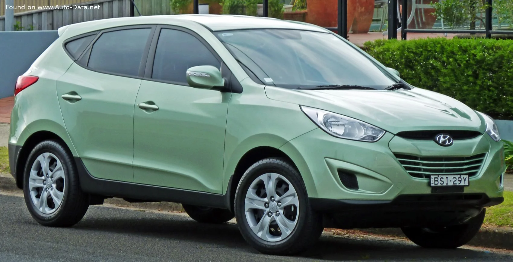 Hyundai ix35 1.6 GDI (135 Hp)2009 - 2013 thumbnail 2