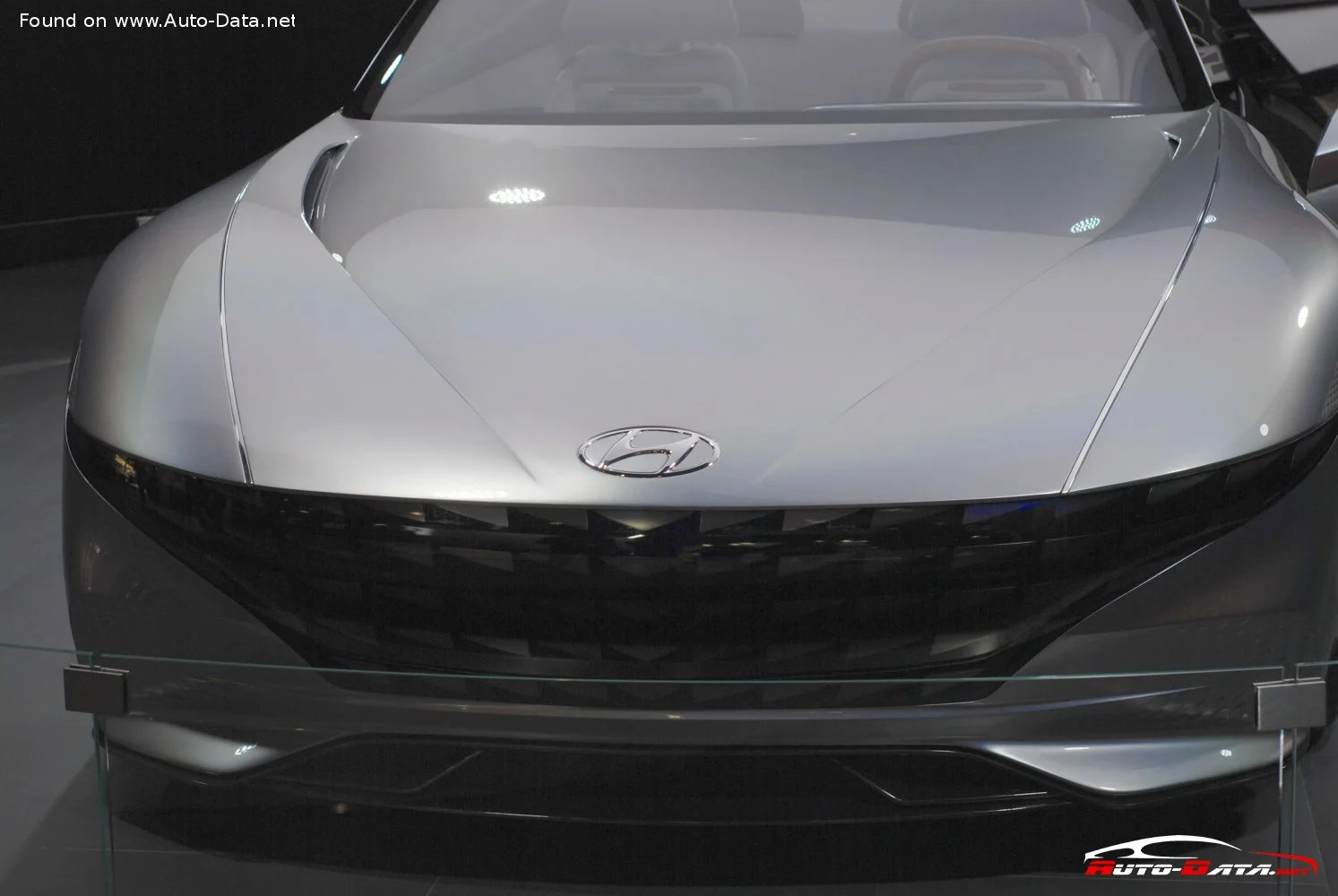 Hyundai Le Fil Rouge Hyundai Le Fil Rouge Concept thumbnail 2