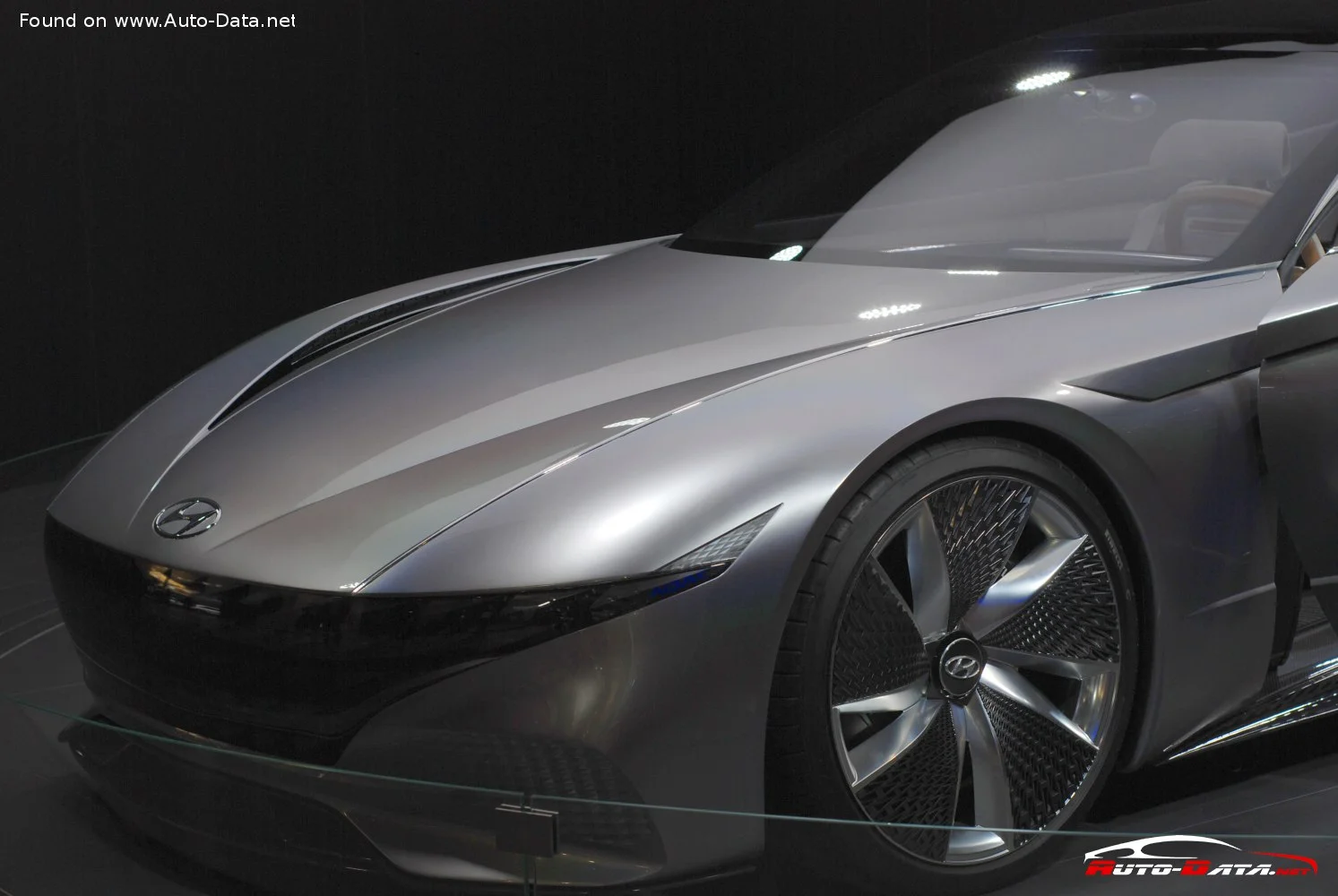 Hyundai Le Fil Rouge Hyundai Le Fil Rouge Concept thumbnail 3