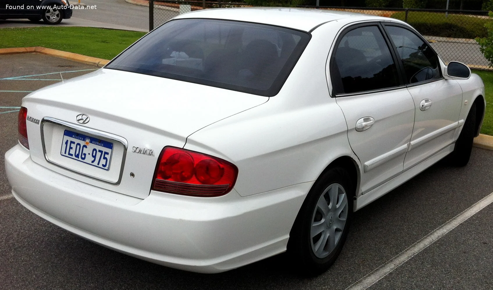 Hyundai Sonata 1.8 (131 Hp)2001 - 2004 thumbnail 3