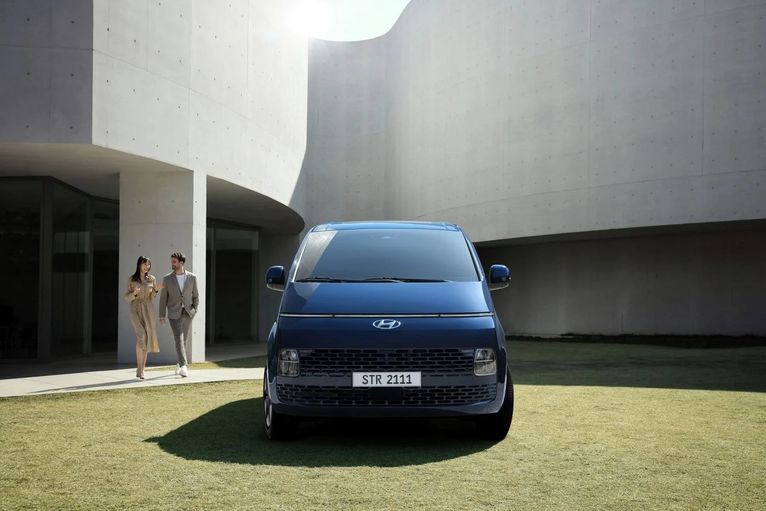 Hyundai Staria 1.6 T-GDI (225 Hp) Full Hybrid Automatic 7 Seat2024 - thumbnail 3