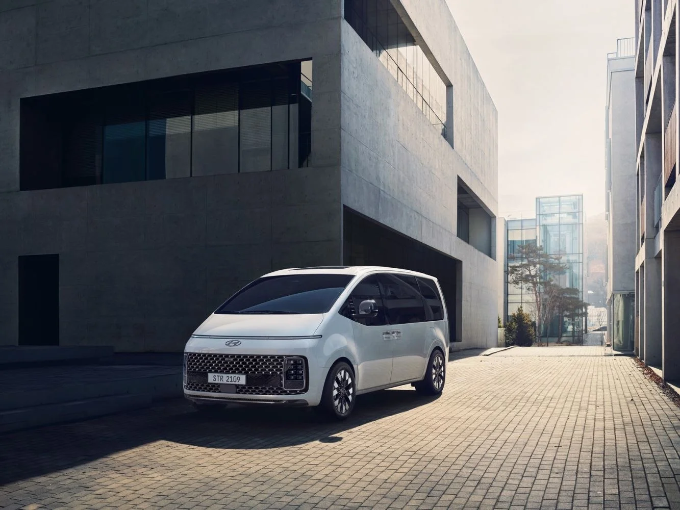 Hyundai Staria 1.6 T-GDI (225 Hp) Full Hybrid Automatic 7 Seat2024 - thumbnail 4