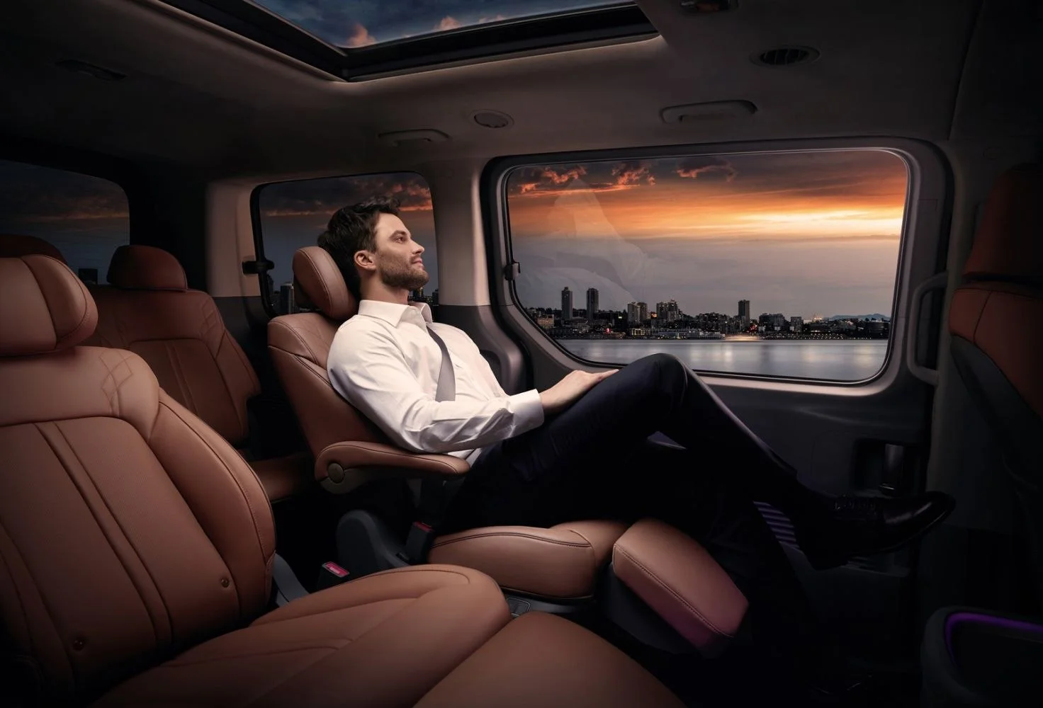 Hyundai Staria 1.6 T-GDI (225 Hp) Full Hybrid Automatic 7 Seat2024 - thumbnail 7