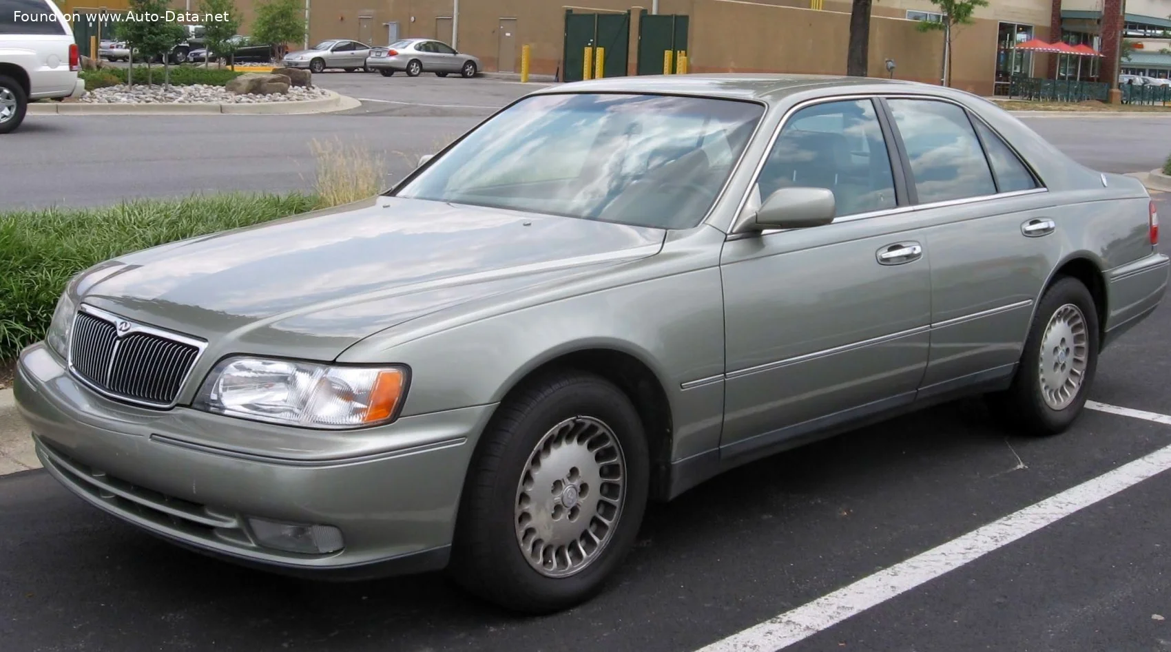 Infiniti Q45 4.1 i V8 32 (269 Hp)1996 - 2001 - 1