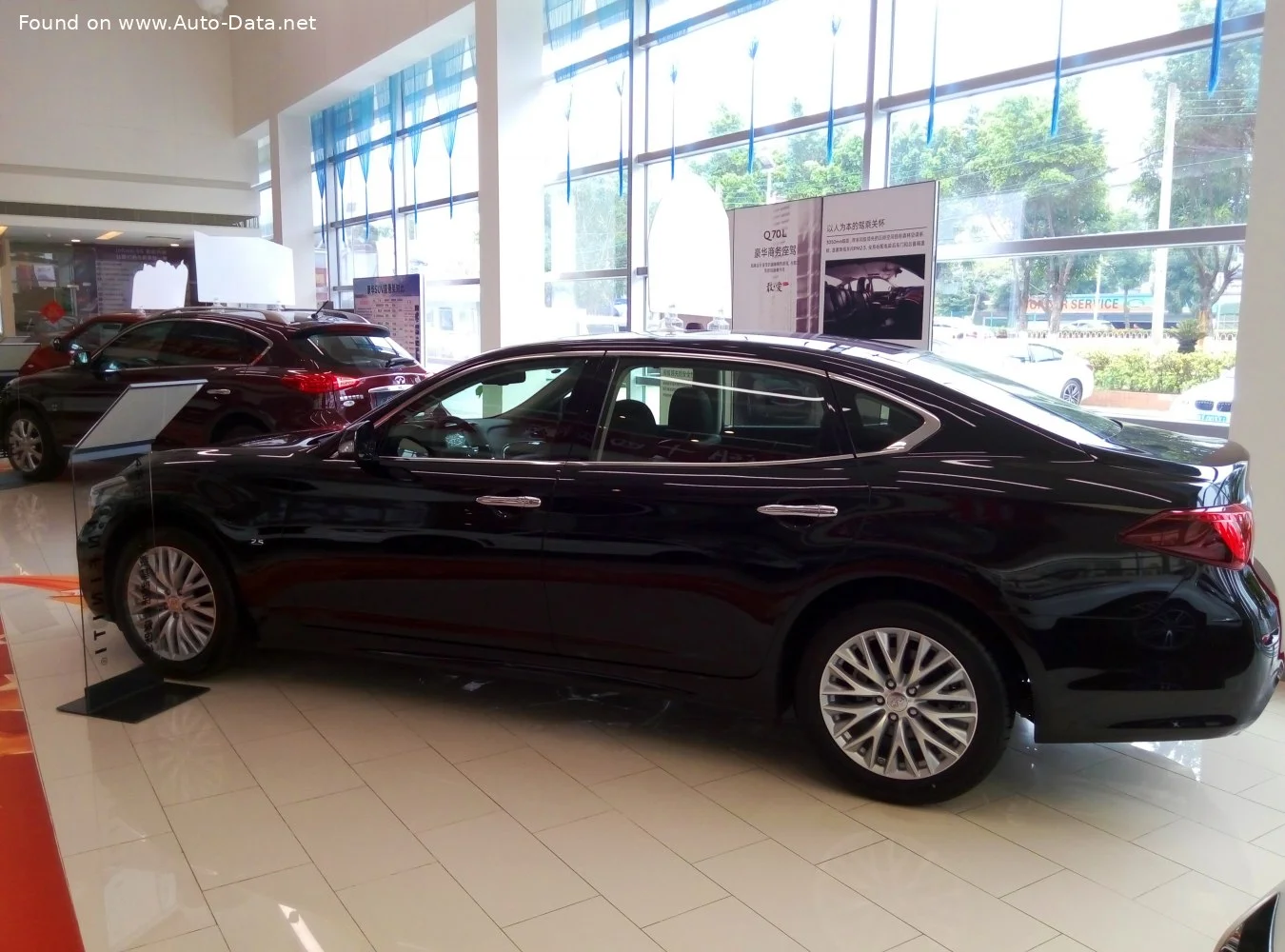 Infiniti Q70 3.7 V6 (330 Hp) Automatic2014 - 2018 thumbnail 4