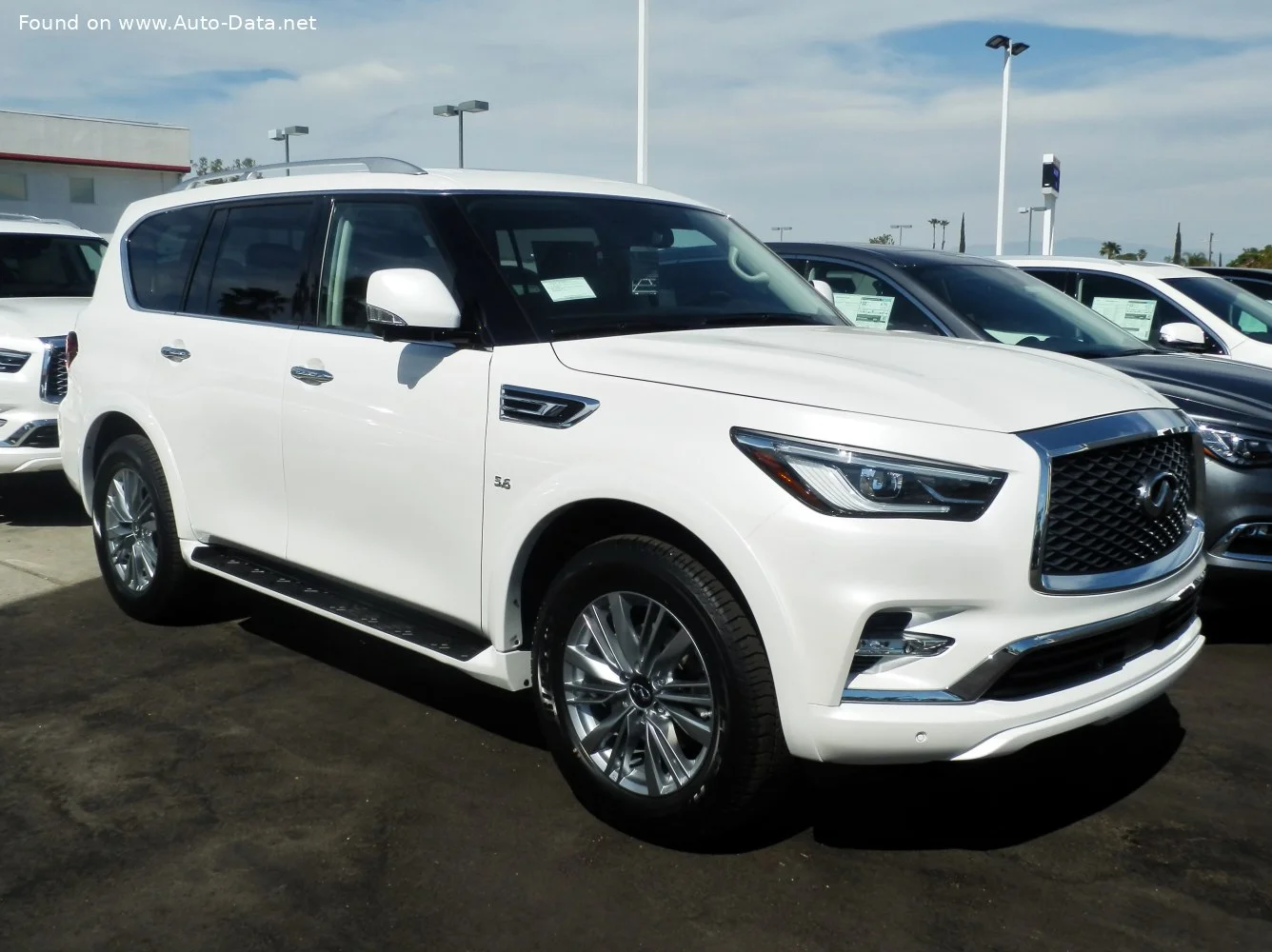 Infiniti QX80 5.6 V8 (400 Hp) Automatic2017 - 2024 thumbnail 3