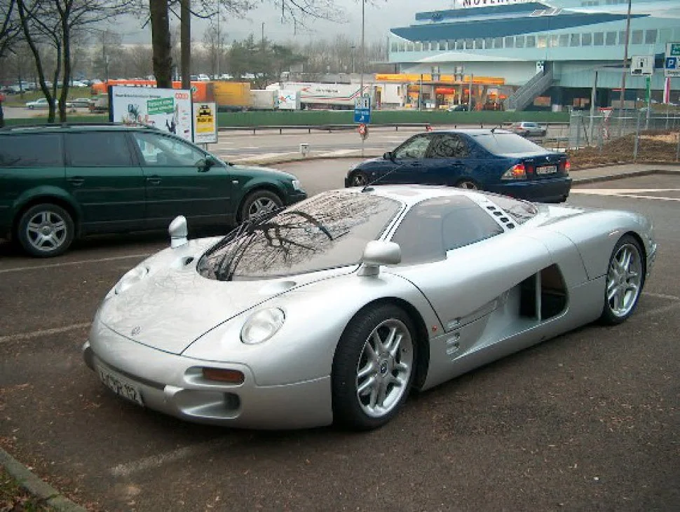 Isdera Commendatore 112i 6.9 V12 (548 Hp)1993 - 1999 - 1