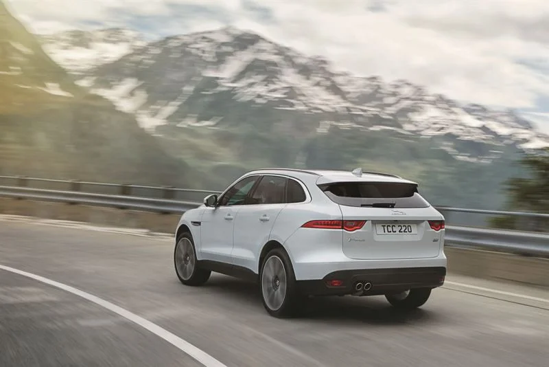 Jaguar F-Pace 2.0d (163 Hp)2017 - 2018 thumbnail 2