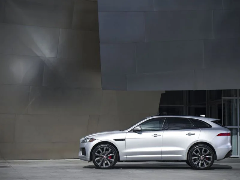 Jaguar F-Pace 2.0d (163 Hp)2017 - 2018 thumbnail 12
