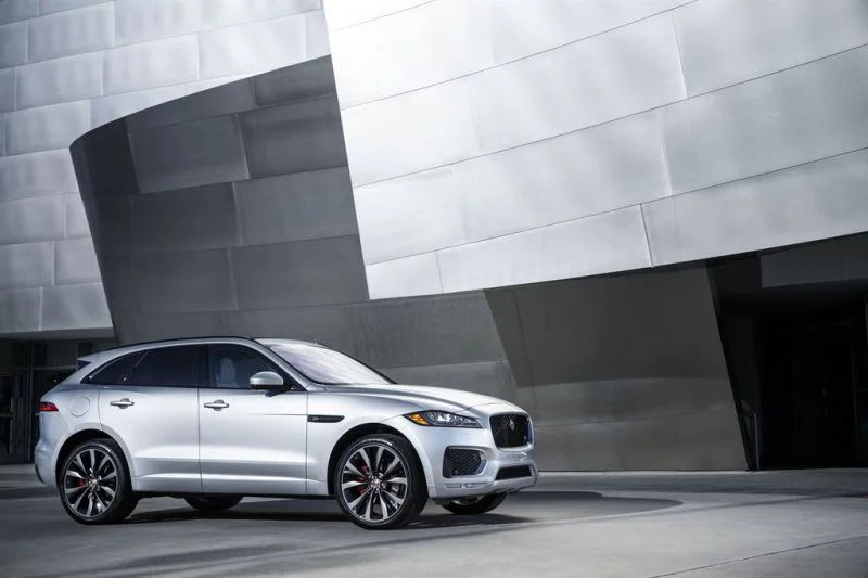 Jaguar F-Pace 2.0d (163 Hp)2017 - 2018 thumbnail 13