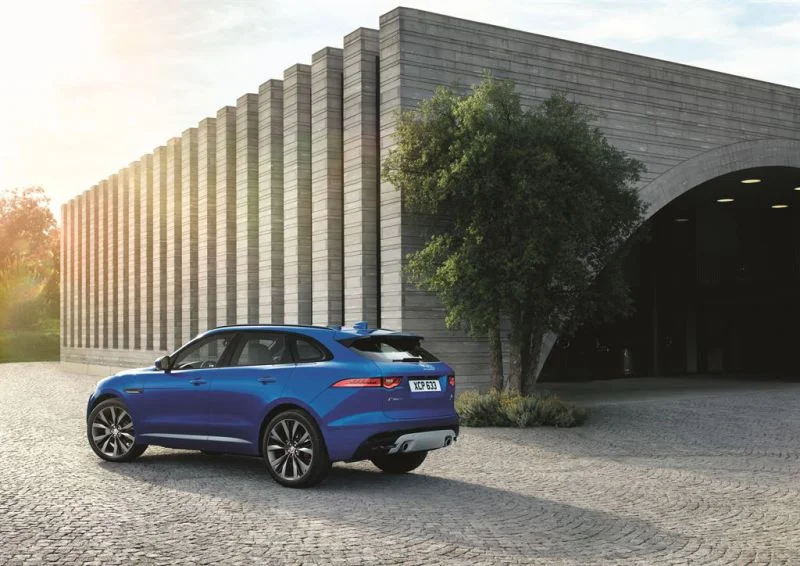 Jaguar F-Pace 2.0d (163 Hp)2017 - 2018 thumbnail 16