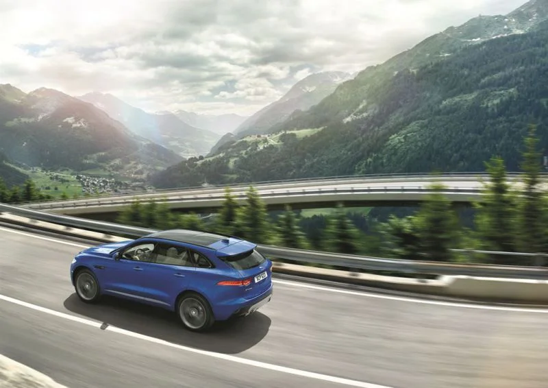 Jaguar F-Pace 2.0d (163 Hp)2017 - 2018 thumbnail 18