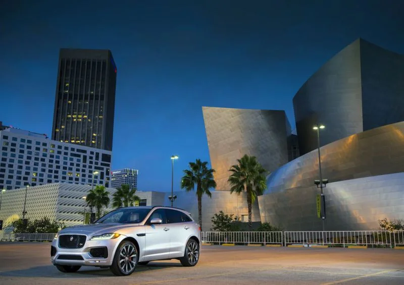 Jaguar F-Pace 2.0d (163 Hp)2017 - 2018 thumbnail 7