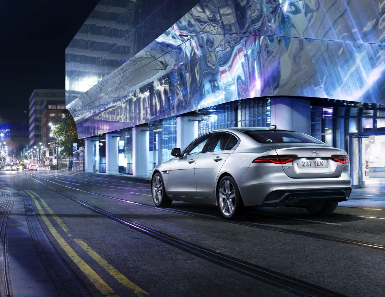Jaguar XE 2.0d (204 Hp) Mild Hybrid Automatic2020 - 2024 thumbnail 2