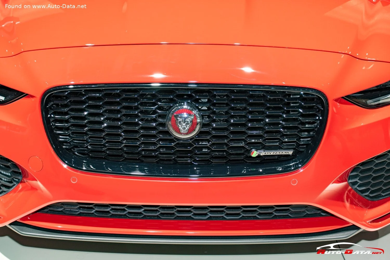 Jaguar XE D180 (180 Hp) Automatic2019 - 2020 thumbnail 3