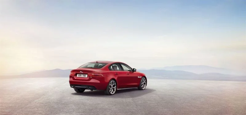Jaguar XE 2.0 (200 Hp) Automatic2015 - 2017 thumbnail 2