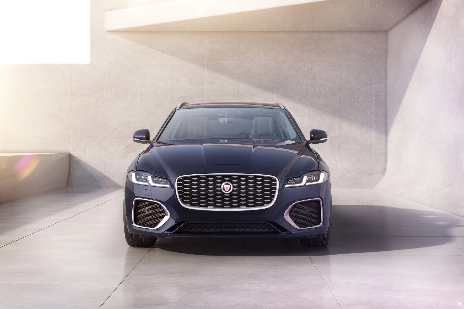 Jaguar XF 2.0d (204 Hp) Mild Hybrid Automatic2020 - 2024 thumbnail 2