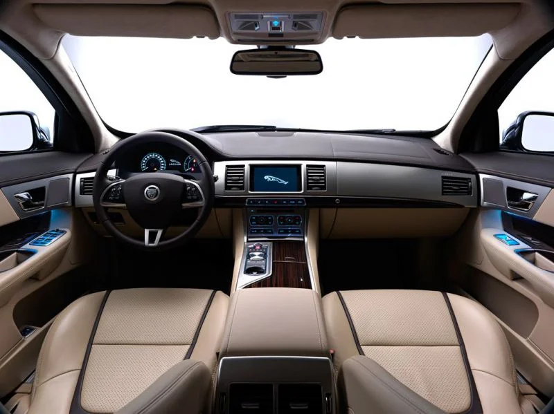 Jaguar XF 2.2d (163 Hp) Automatic2012 - 2015 thumbnail 3