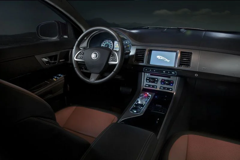 Jaguar XF 2.0 (240 Hp) Automatic2012 - 2015 thumbnail 7