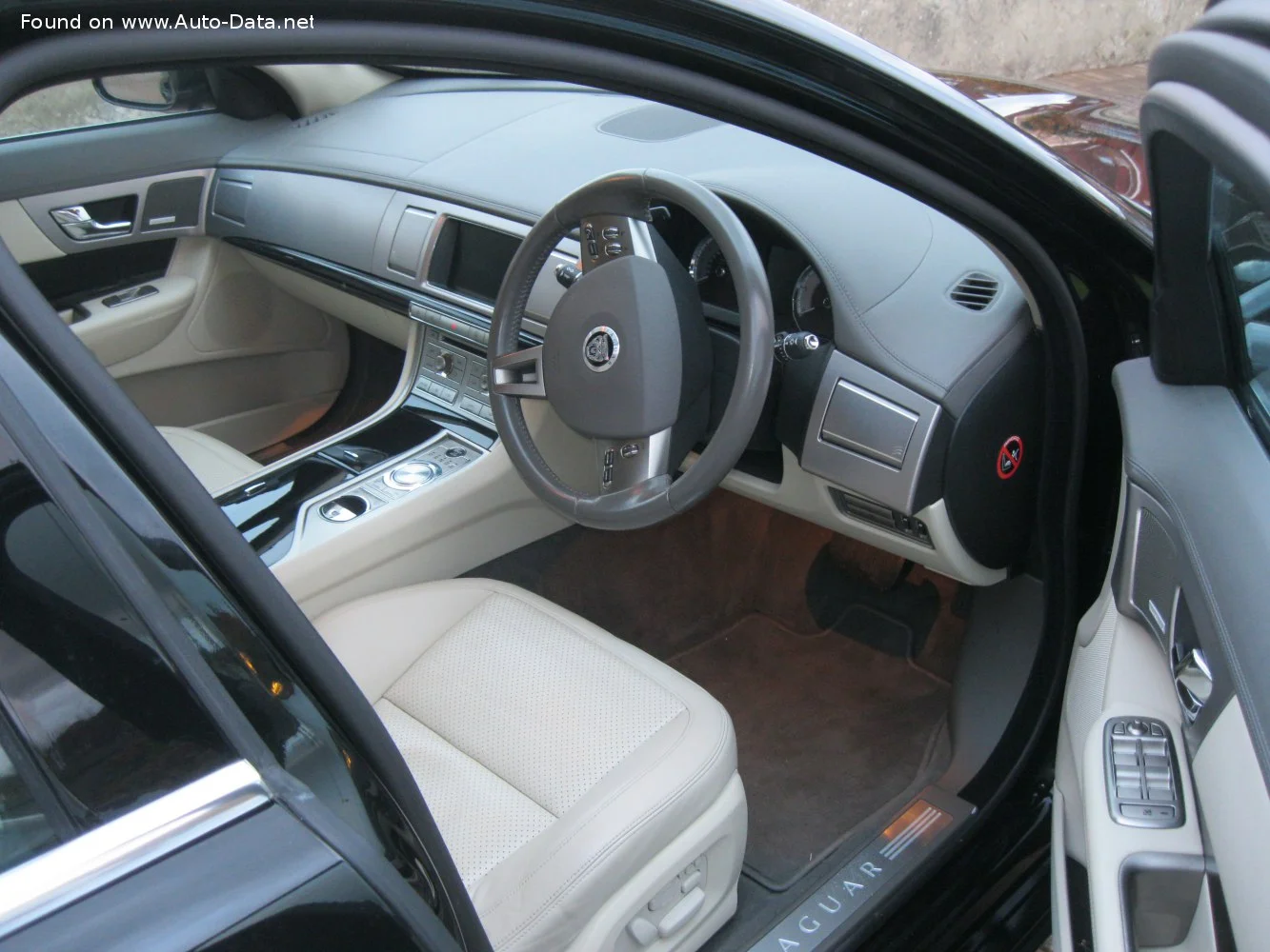 Jaguar XF 2.7D (207 Hp) Automatic2007 - 2009 thumbnail 9