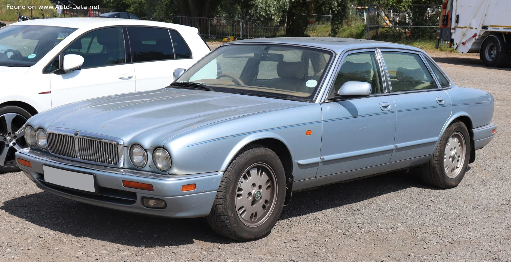 Jaguar XJ 3.2 24V Classic (211 Hp)1994 - 1997 thumbnail 10