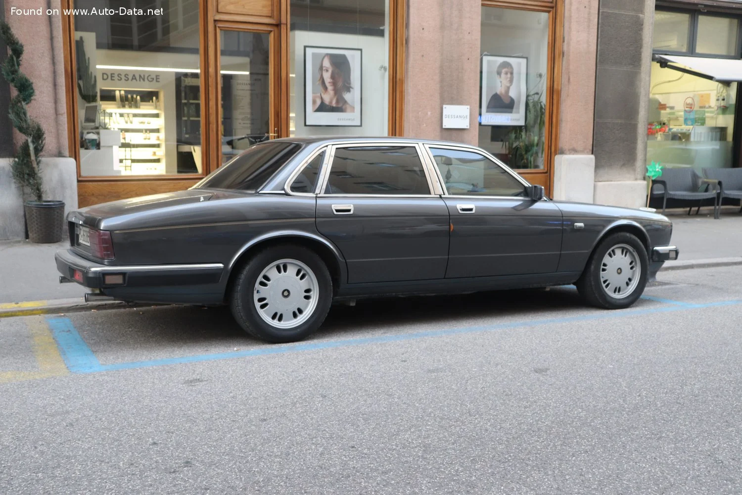 Jaguar XJ 6.0 V12 (311 Hp)1993 - 1994 thumbnail 9