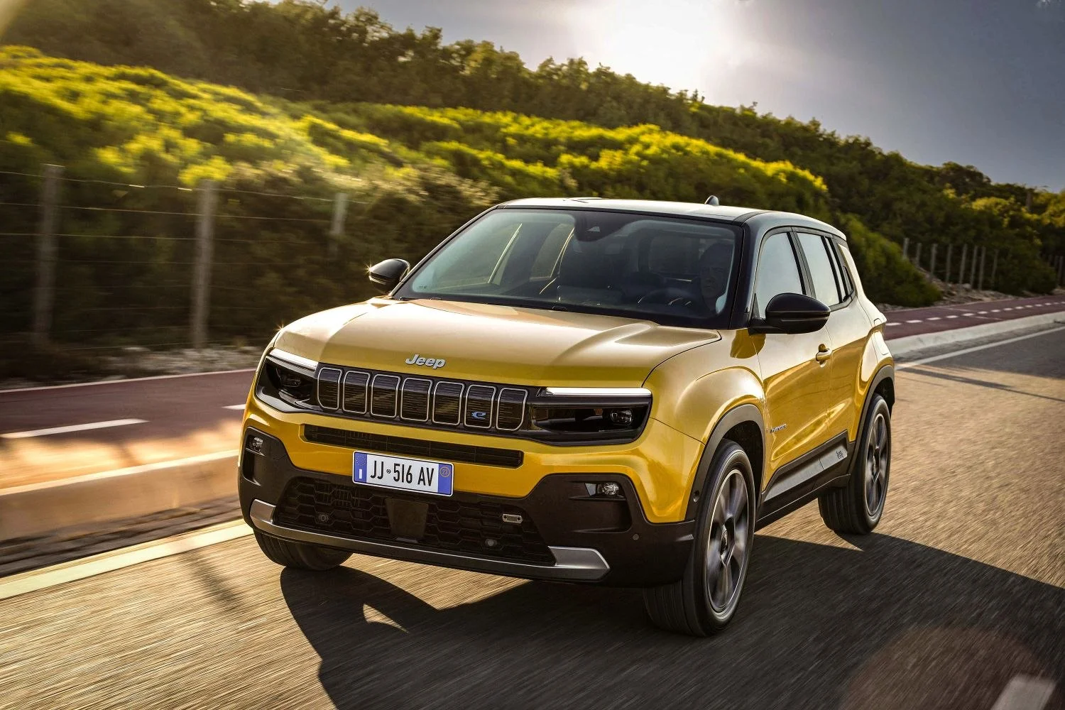 Jeep Avenger 1.2 (100 Hp) e-Hybrid e-DCS2023 - 2025 thumbnail 2