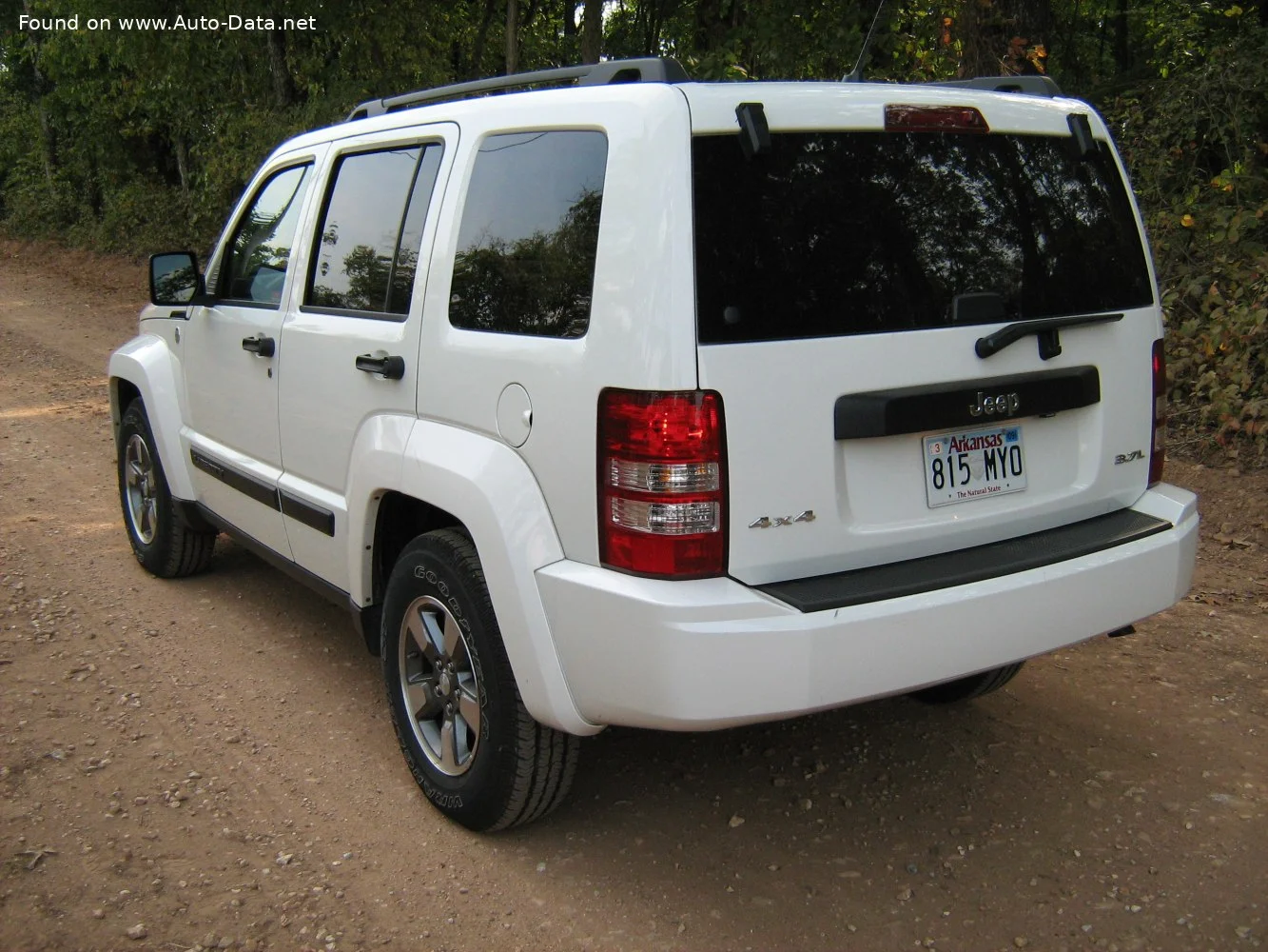 Jeep Liberty 3.7 i V6 12V (210 Hp)2007 - 2013 thumbnail 2