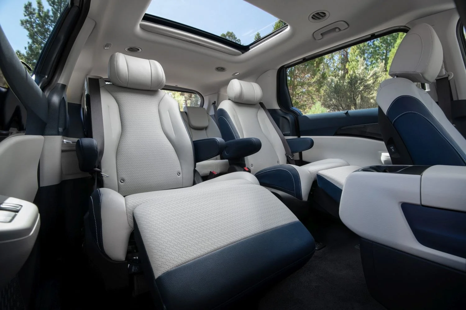 Kia Carnival 1.6 T-GDI Smartstream (245 Hp) Hybrid Automatic 7 Seats2023 - thumbnail 11