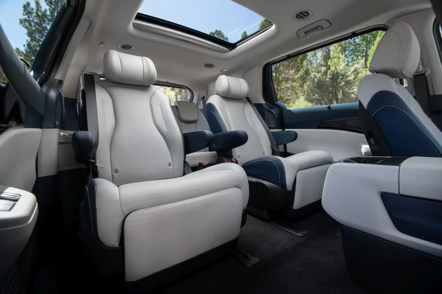 Kia Carnival 1.6 T-GDI Smartstream (245 Hp) Hybrid Automatic 7 Seats2023 - thumbnail 10