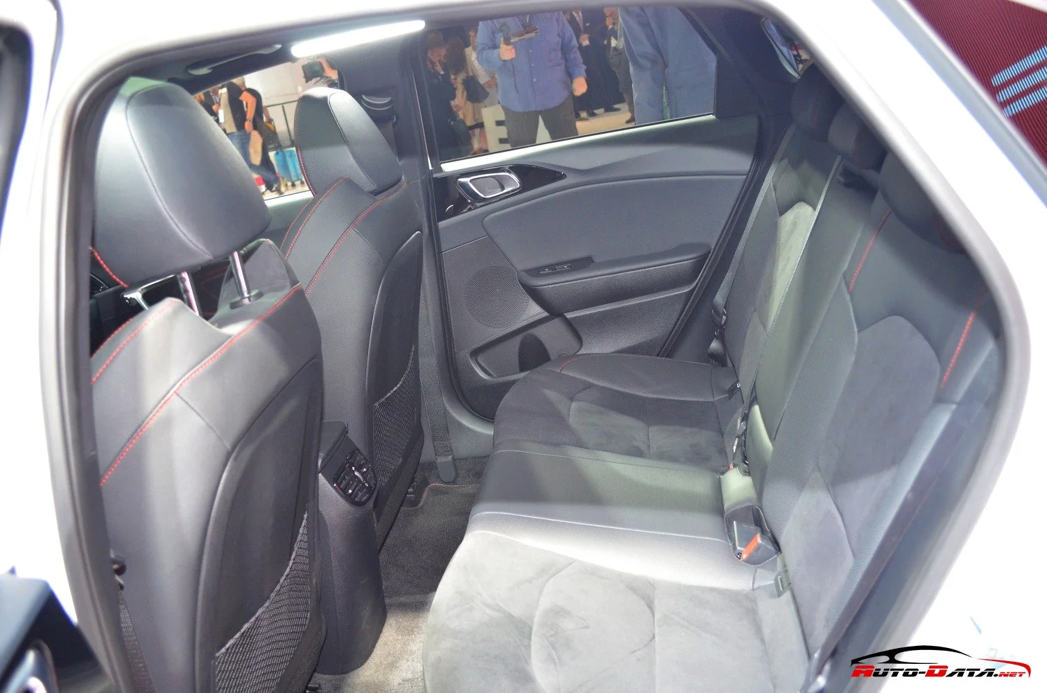 Kia Cee'd 1.0 T-GDI (100 Hp)2019 - 2021 thumbnail 18