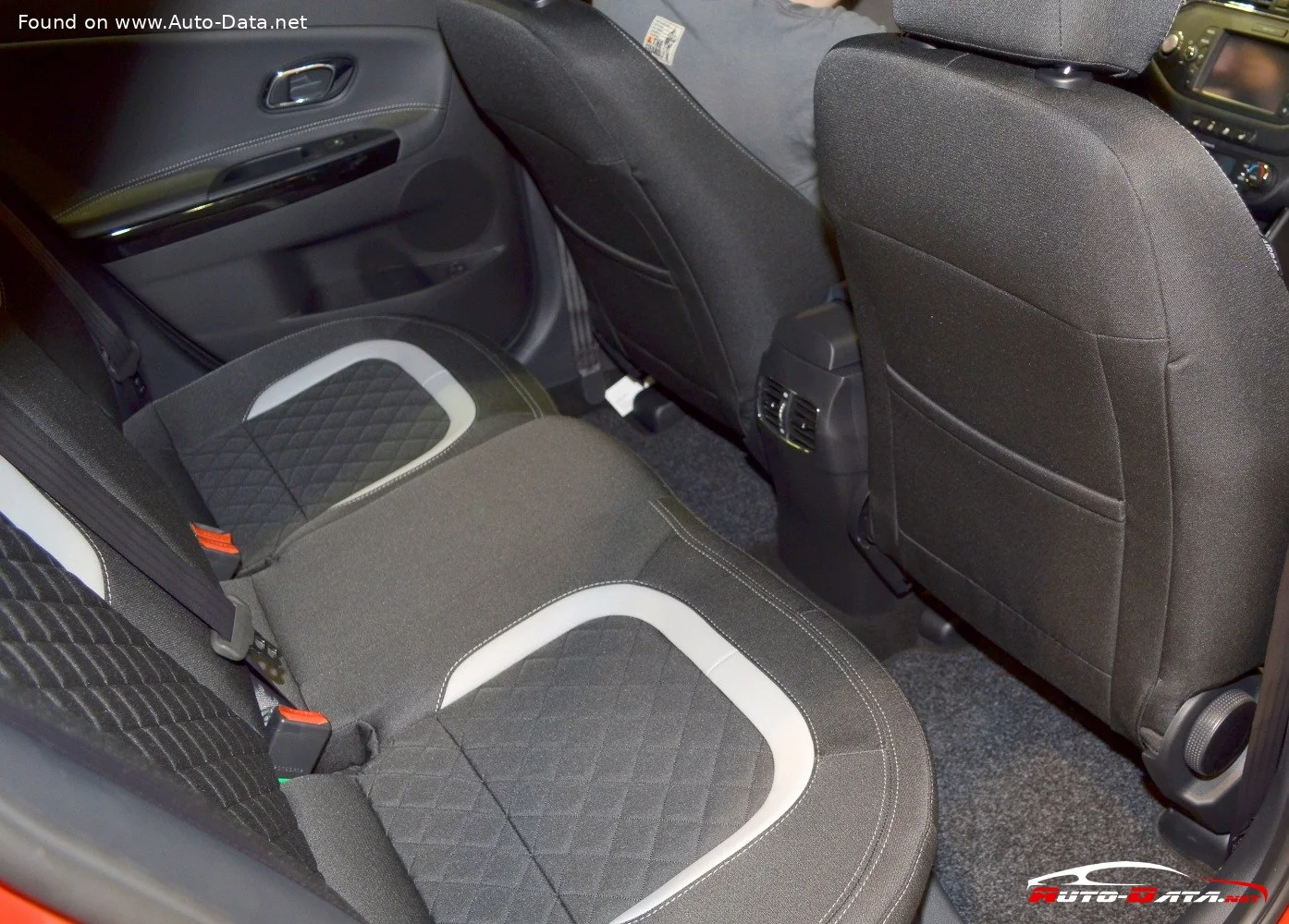 Kia Cee'd 1.0 T-GDI (100 Hp) ISG2015 - 2018 thumbnail 11