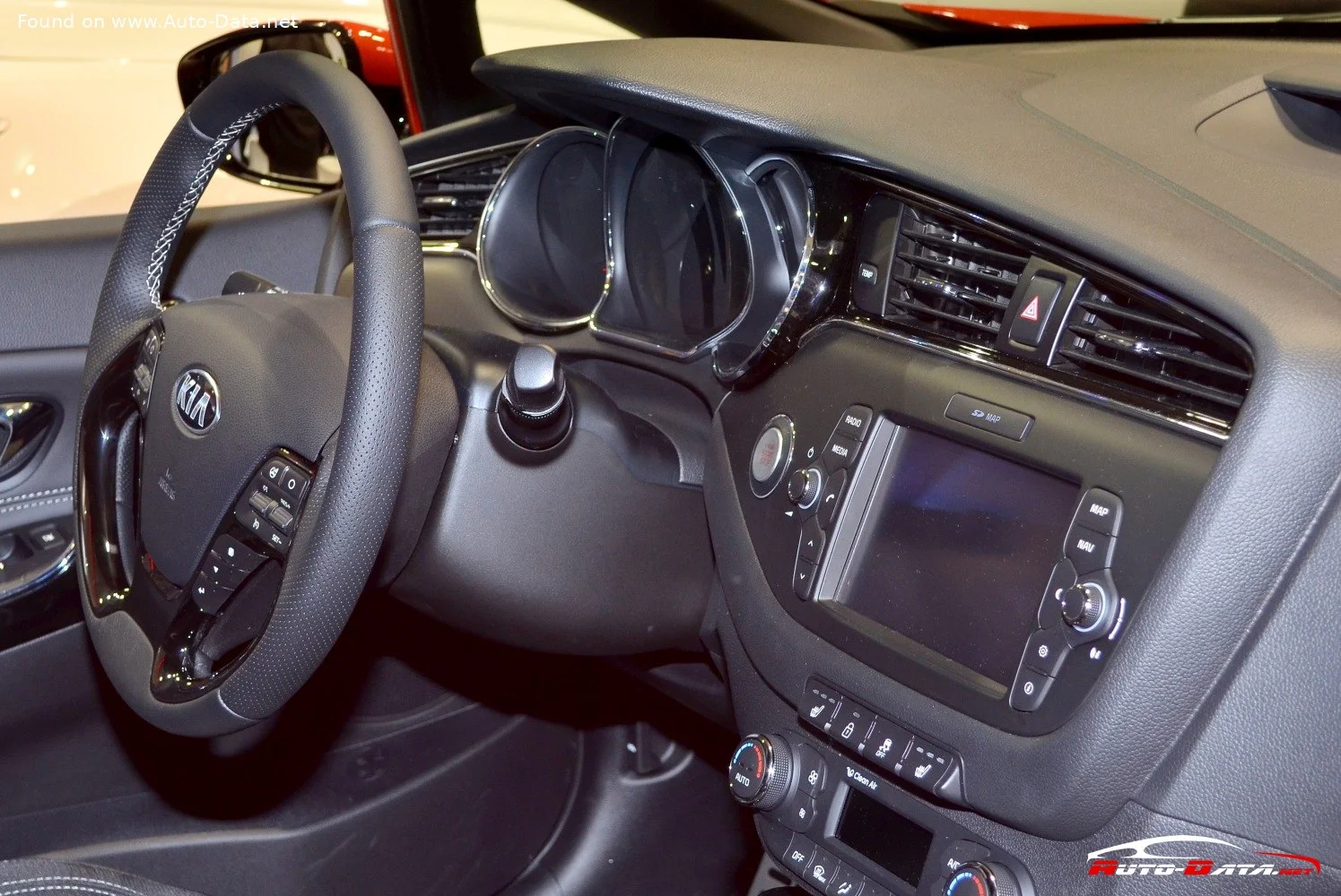 Kia Cee'd 1.0 T-GDI (100 Hp) ISG2015 - 2018 thumbnail 9