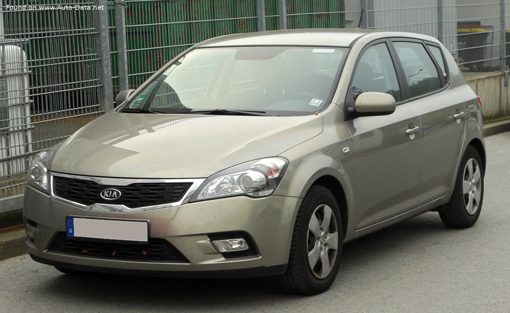 Kia Cee'd 1.4 16V (90 Hp)2009 - 2012 thumbnail 5