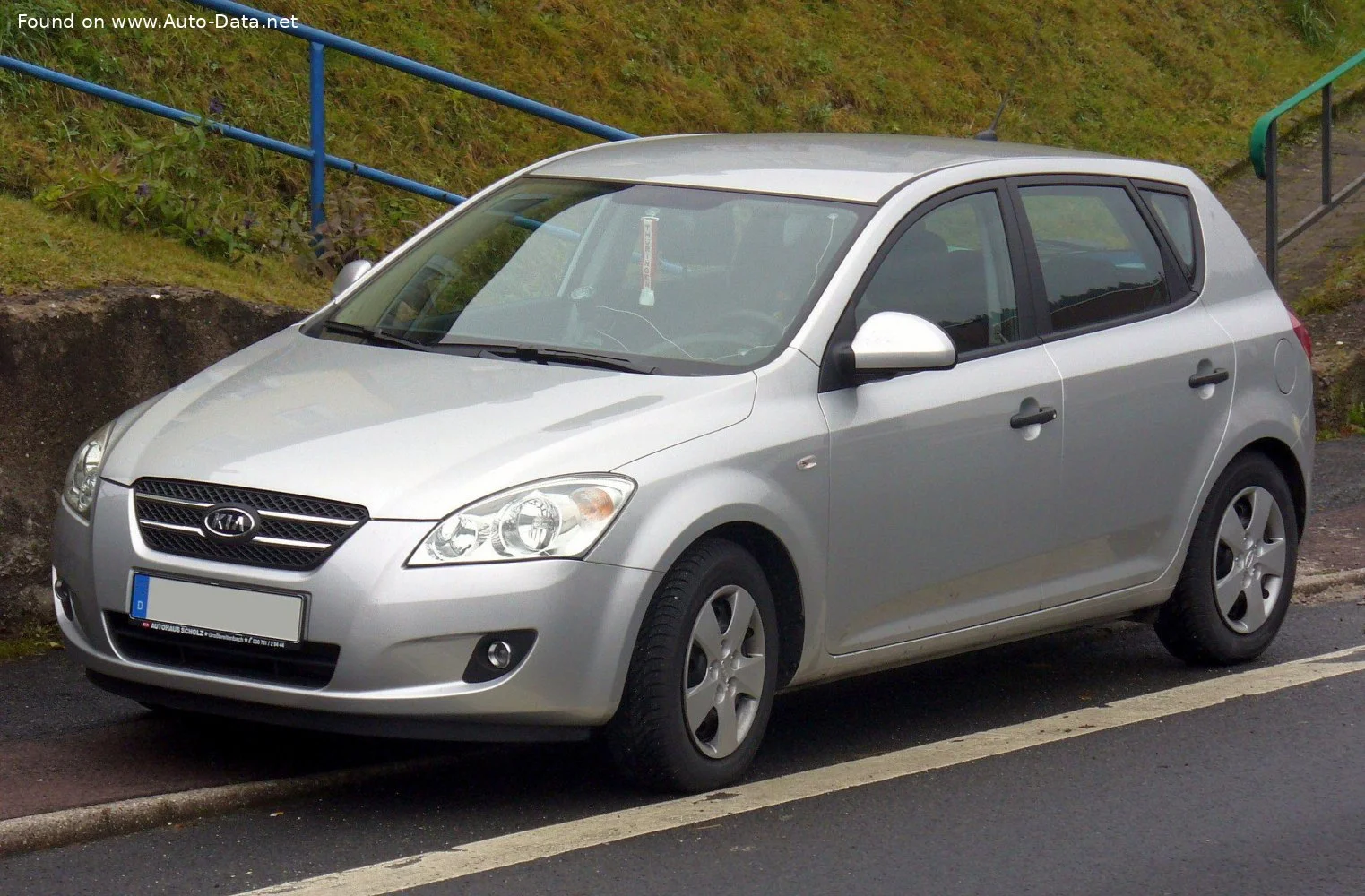 Kia Cee'd 1.4 CVVT (109 Hp)2007 - 2009 thumbnail 3